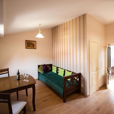 Apart Yaroslava Osmomysla 9 Square - City Center Львов Экстерьер фото
