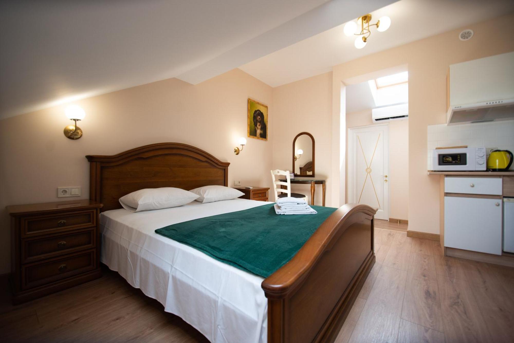Apart Yaroslava Osmomysla 9 Square - City Center Львов Экстерьер фото